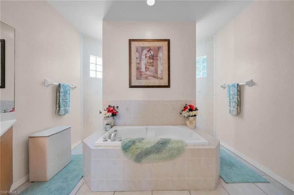 2010 SE 13th Ter, Cape Coral, FL 33990 Photo