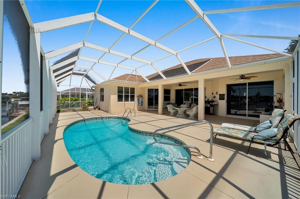2010 SE 13th Ter, Cape Coral, FL 33990 Photo