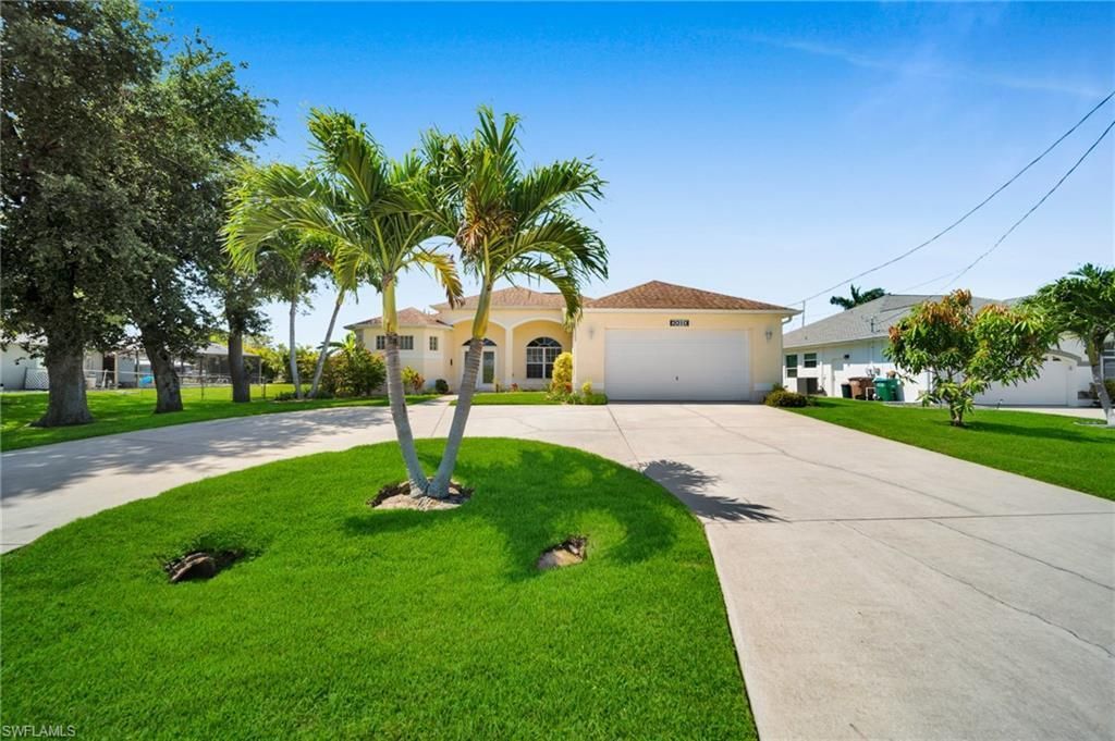 2010 SE 13th Ter, Cape Coral, FL 33990 Photo