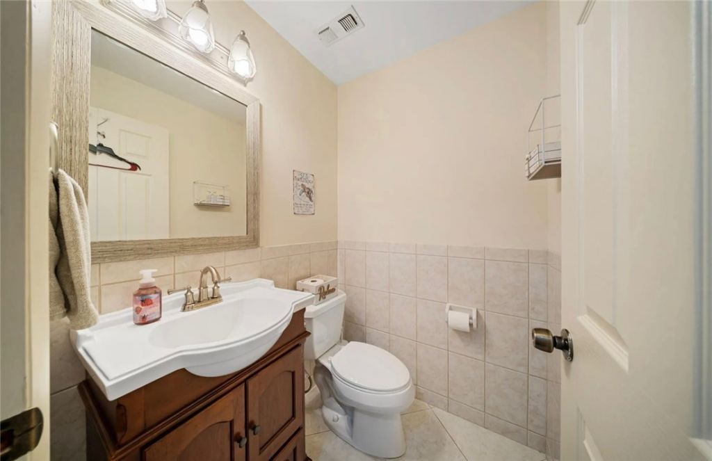 2050 Oleander Boulevard, Unit 2-206, Fort Pierce, FL 34950 Photo