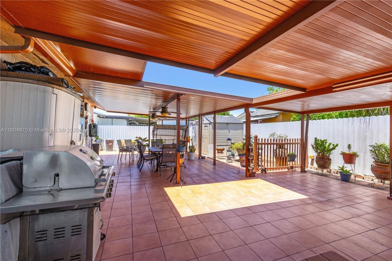 19251 SW 118th Ct, Miami, FL 33177 Photo