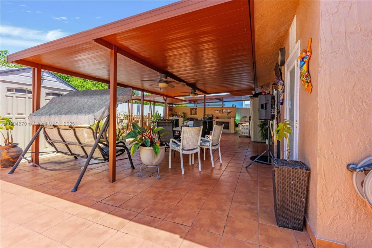 19251 SW 118th Ct, Miami, FL 33177 Photo