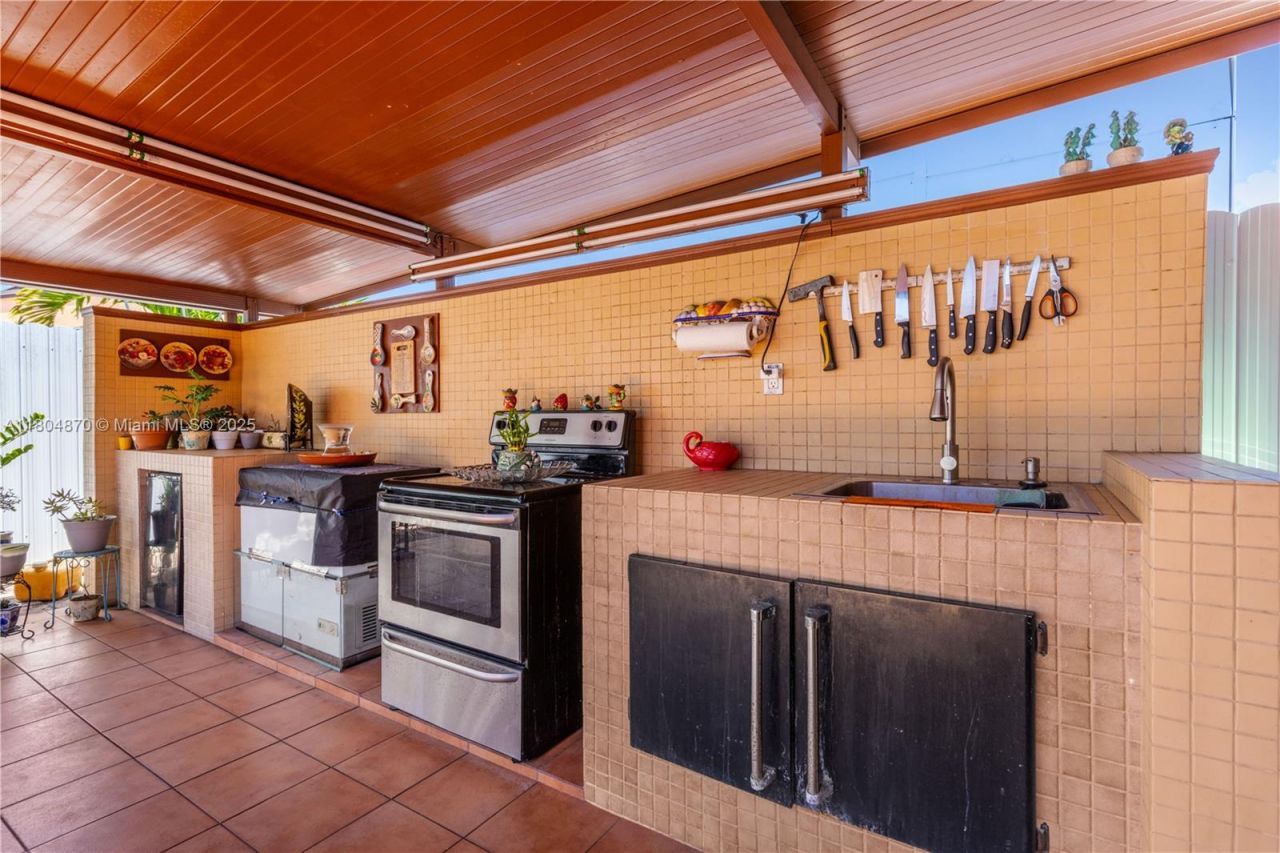 19251 SW 118th Ct, Miami, FL 33177 Photo