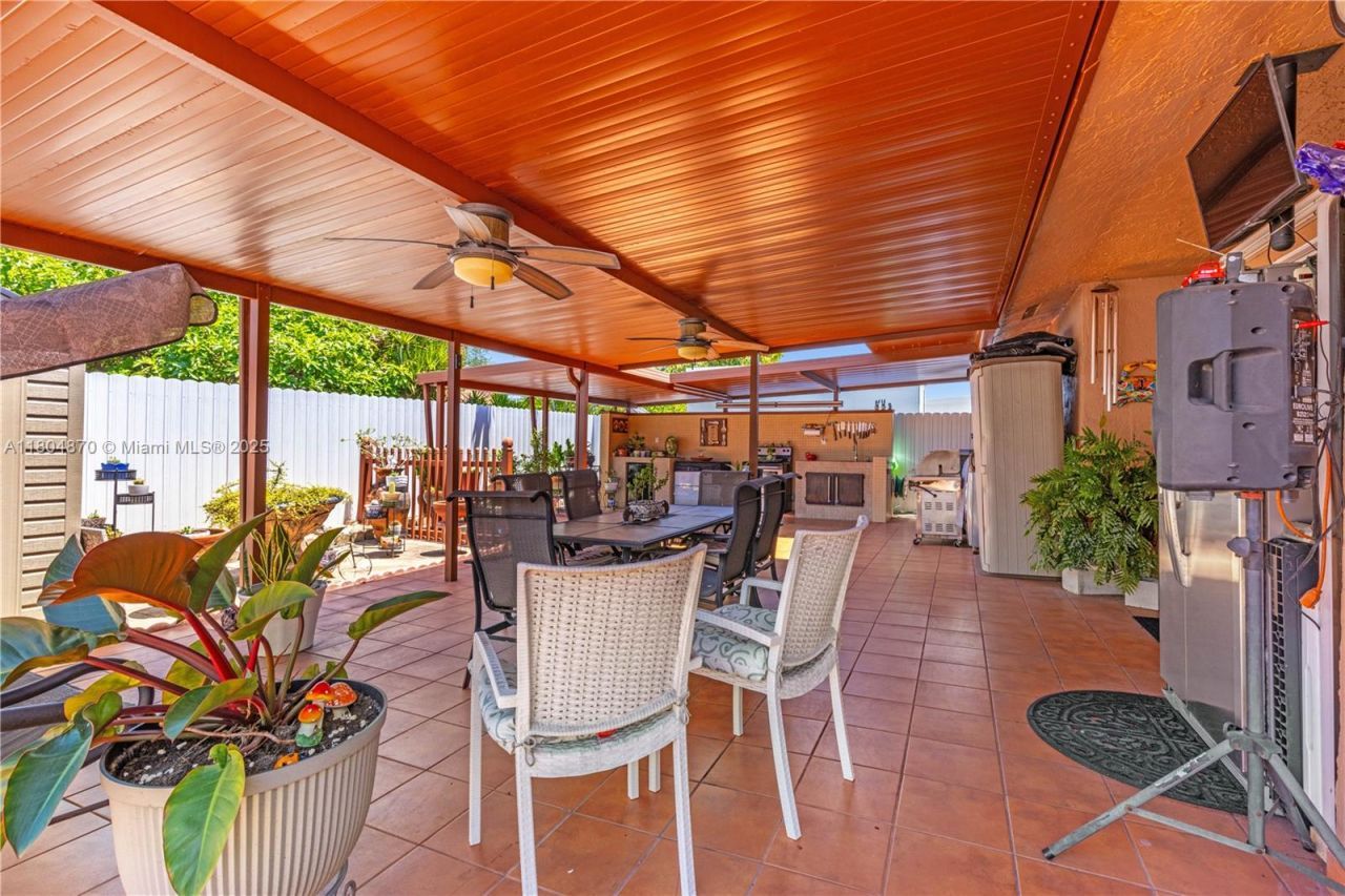 19251 SW 118th Ct, Miami, FL 33177 Photo