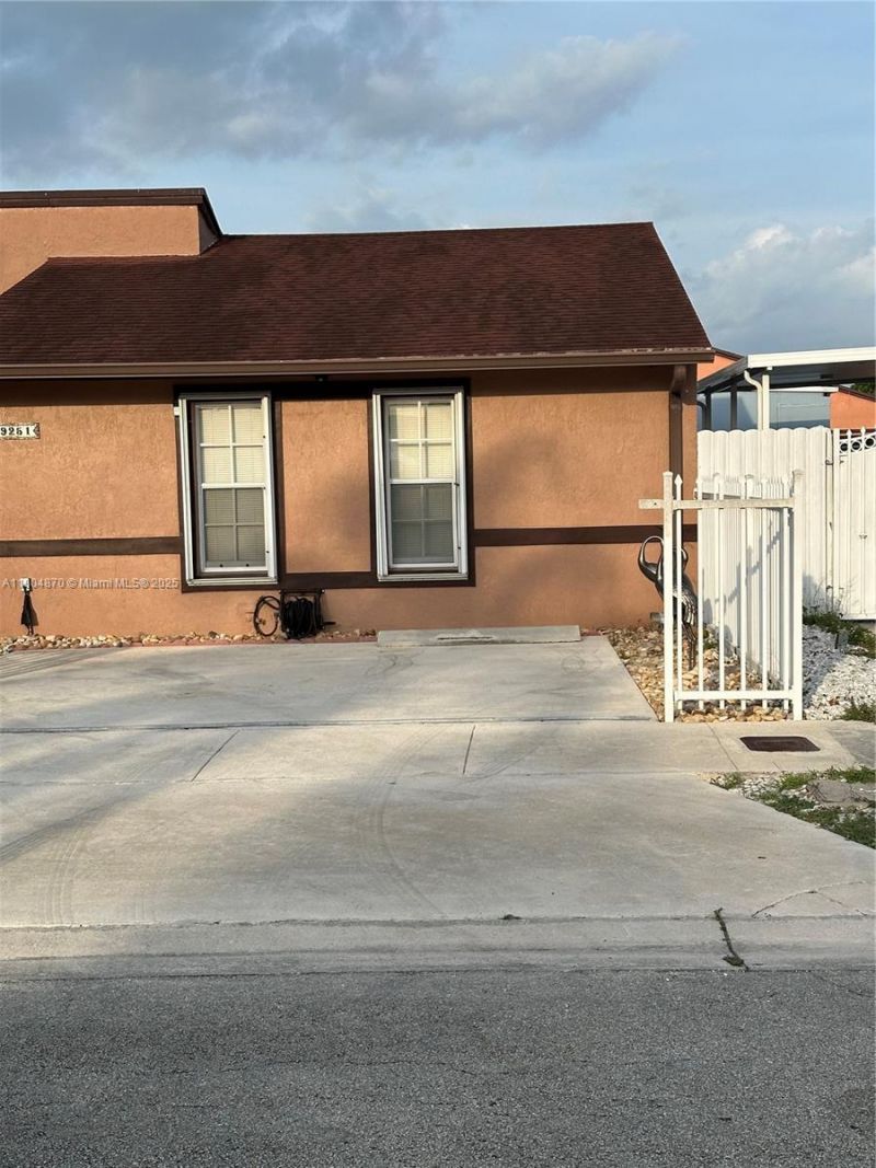 19251 SW 118th Ct, Miami, FL 33177 Photo