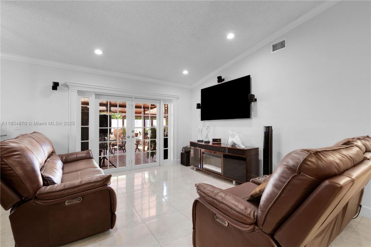 19251 SW 118th Ct, Miami, FL 33177 Photo