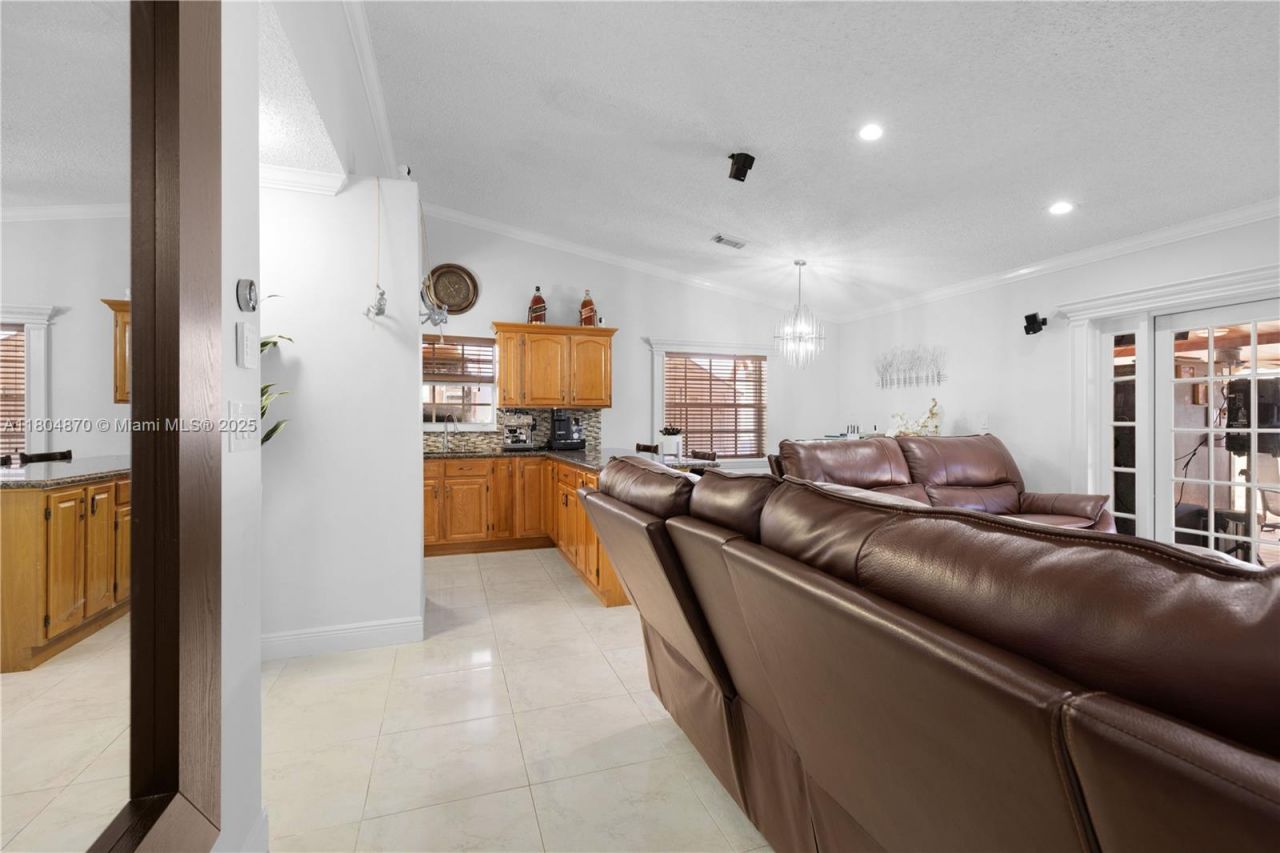 19251 SW 118th Ct, Miami, FL 33177 Photo