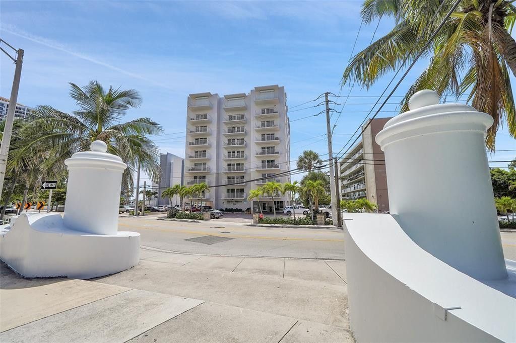 95 N Birch Road, Unit 301, Fort Lauderdale, FL 33304 Photo