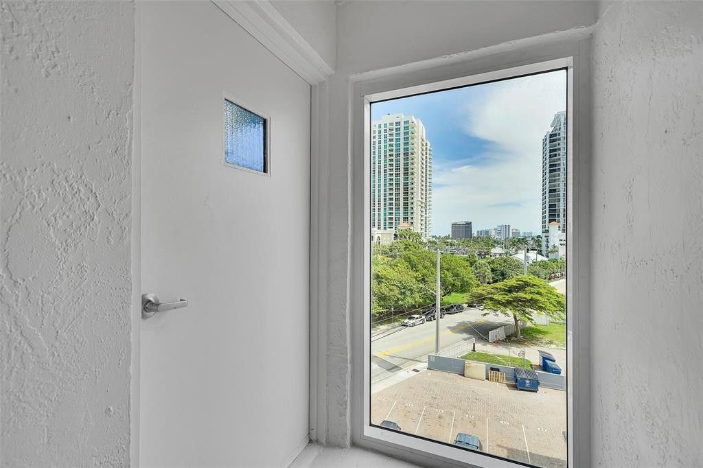 95 N Birch Road, Unit 301, Fort Lauderdale, FL 33304 Photo