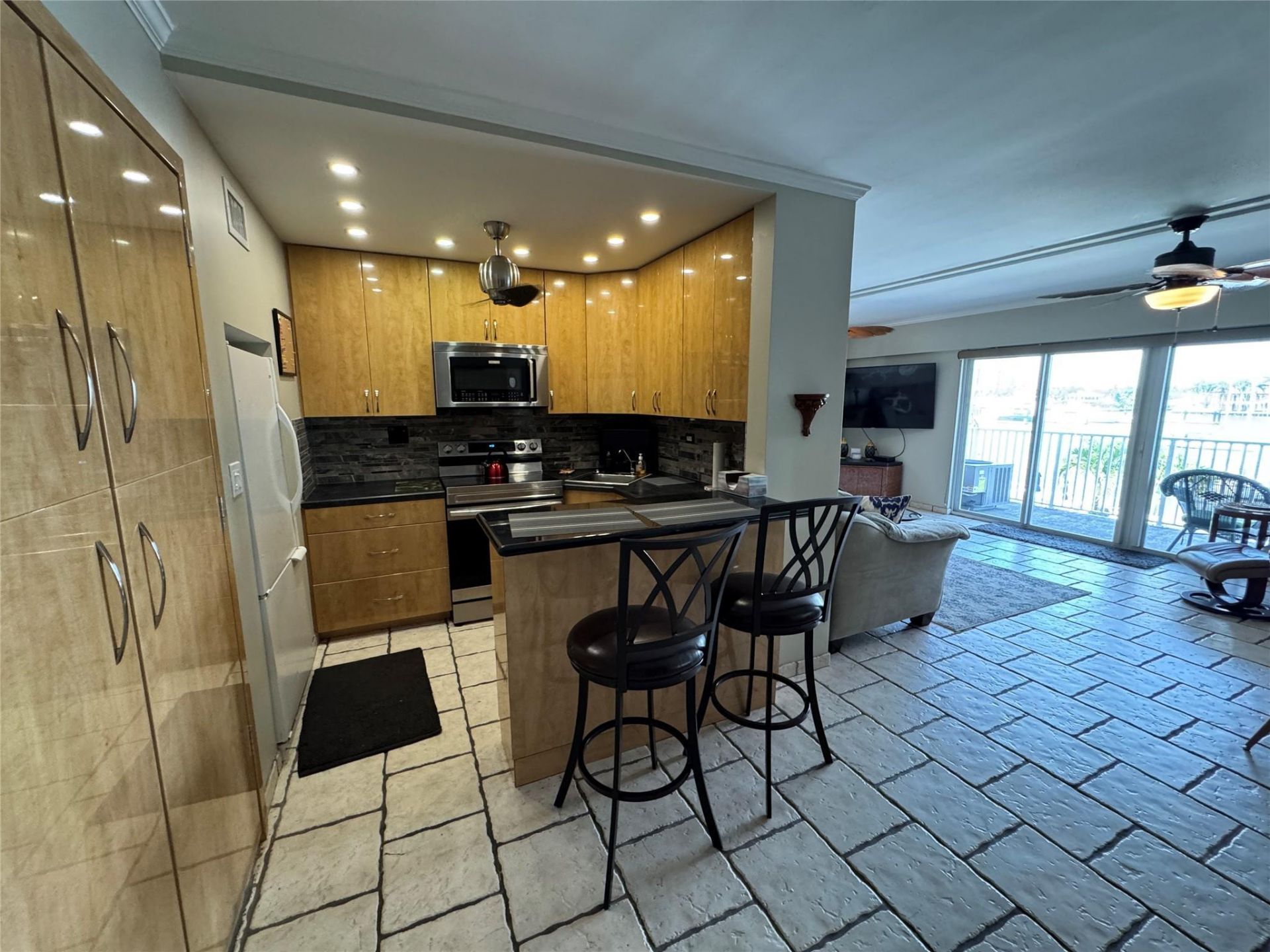 95 N Birch Road, Unit 301, Fort Lauderdale, FL 33304 Photo
