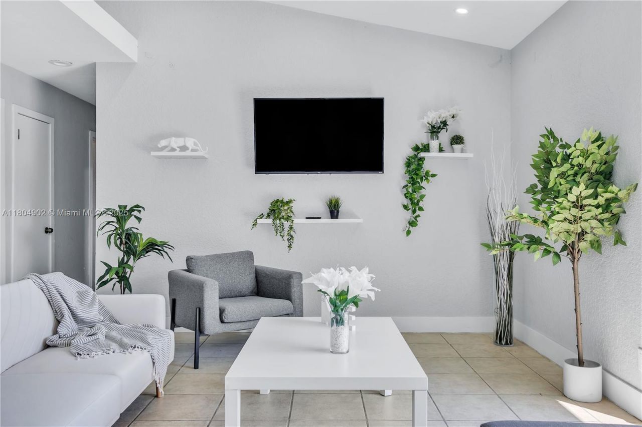 2828 Cleveland St, Hollywood, FL 33020 Photo