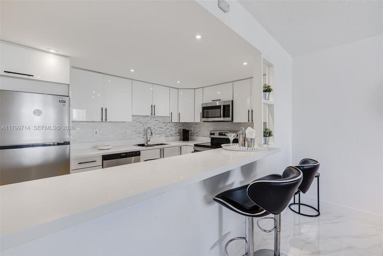 19370 Collins Ave, Unit 324, Sunny Isles Beach, FL 33160 Photo