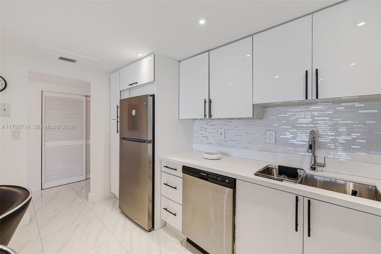 19370 Collins Ave, Unit 324, Sunny Isles Beach, FL 33160 Photo