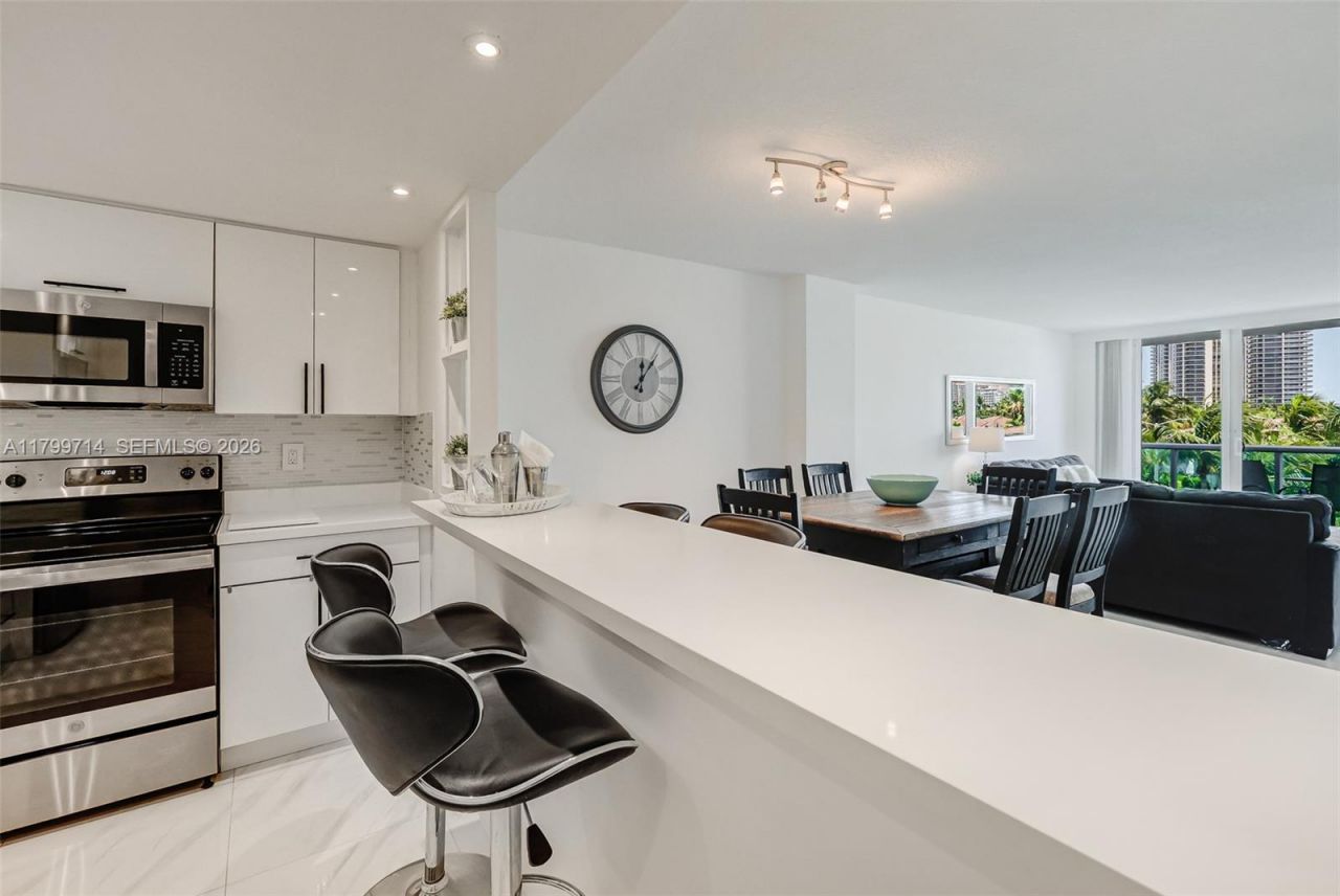 19370 Collins Ave, Unit 324, Sunny Isles Beach, FL 33160 Photo