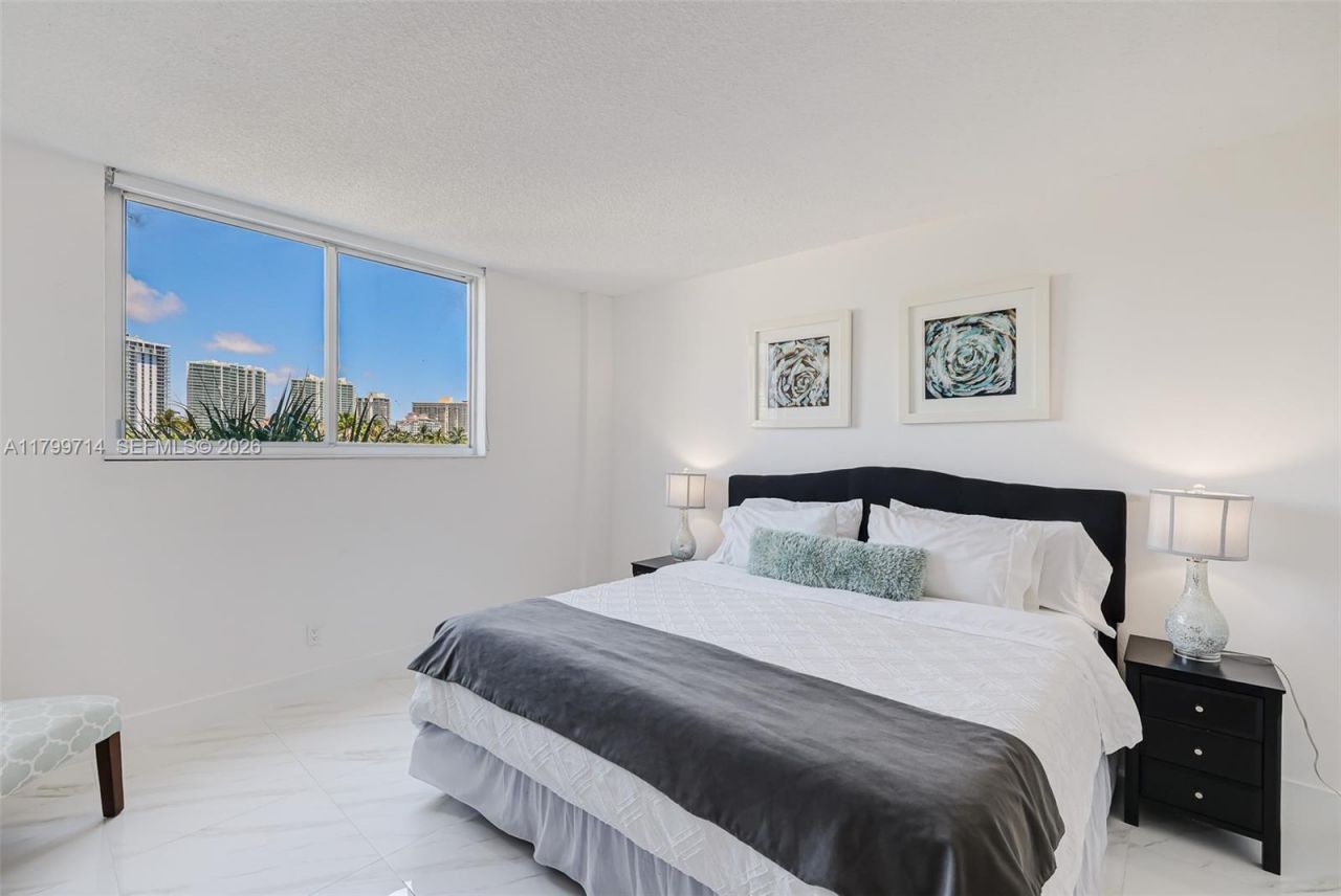 19370 Collins Ave, Unit 324, Sunny Isles Beach, FL 33160 Photo