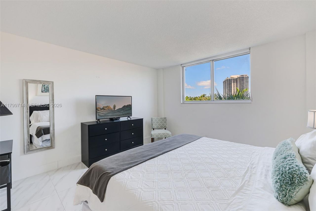 19370 Collins Ave, Unit 324, Sunny Isles Beach, FL 33160 Photo