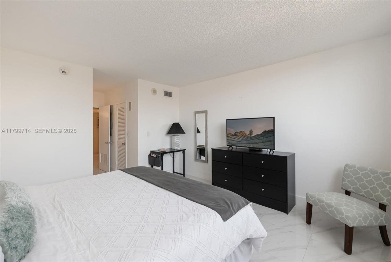 19370 Collins Ave, Unit 324, Sunny Isles Beach, FL 33160 Photo