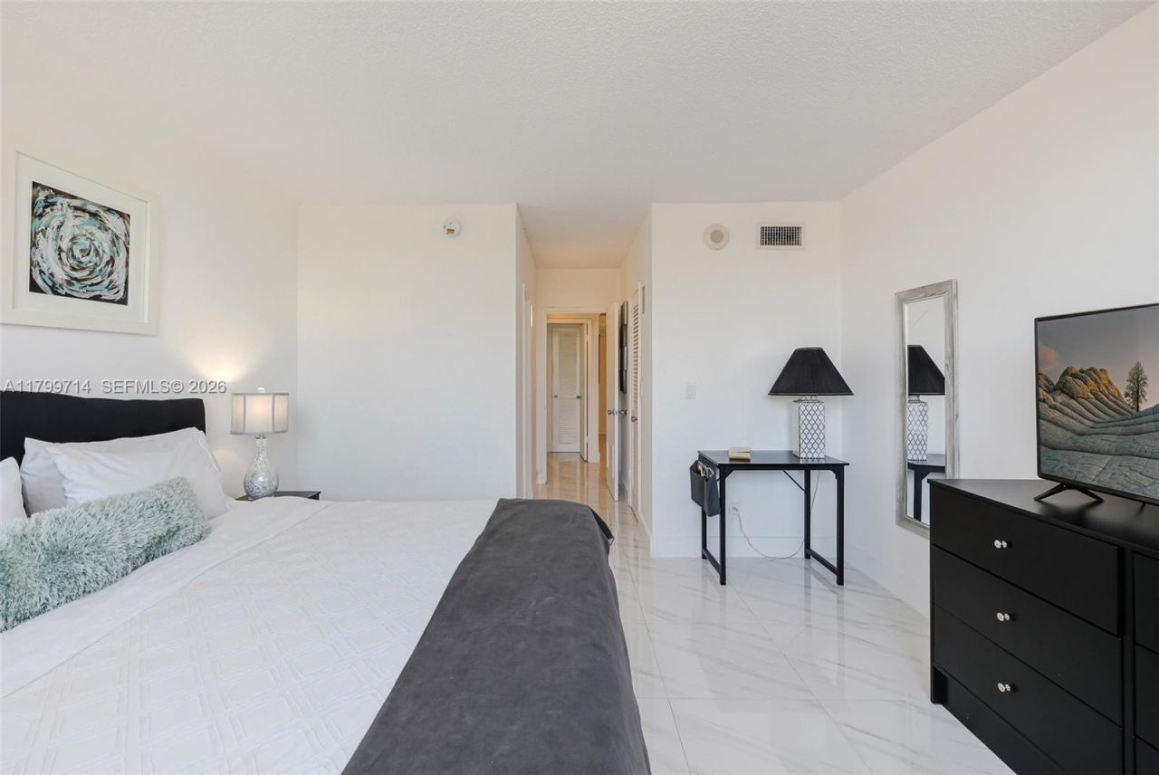 19370 Collins Ave, Unit 324, Sunny Isles Beach, FL 33160 Photo