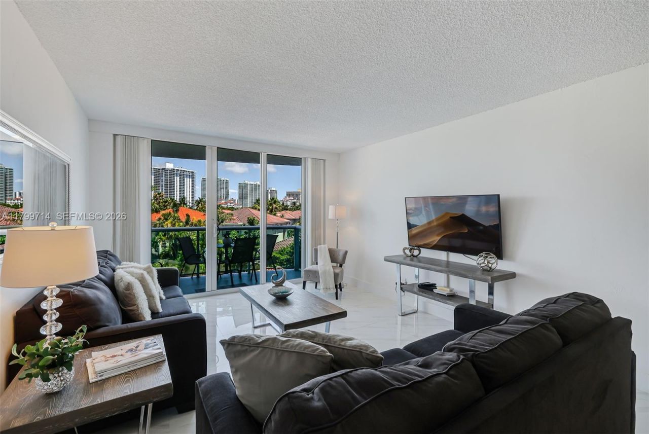 19370 Collins Ave, Unit 324, Sunny Isles Beach, FL 33160 Photo