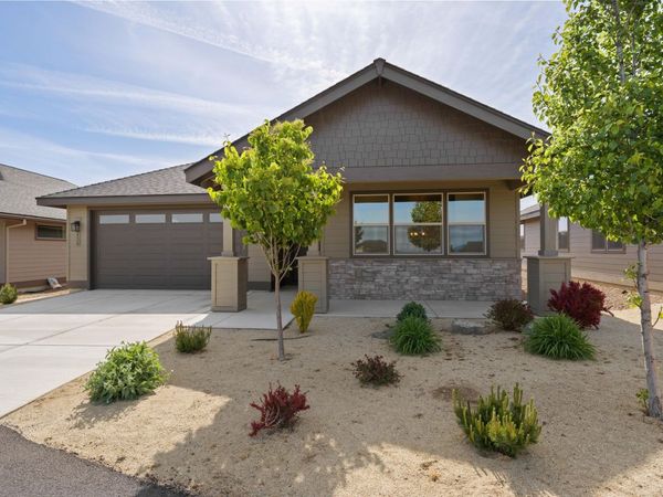 2528 NW Redwood Circle, Unit 14, Redmond, OR 97756