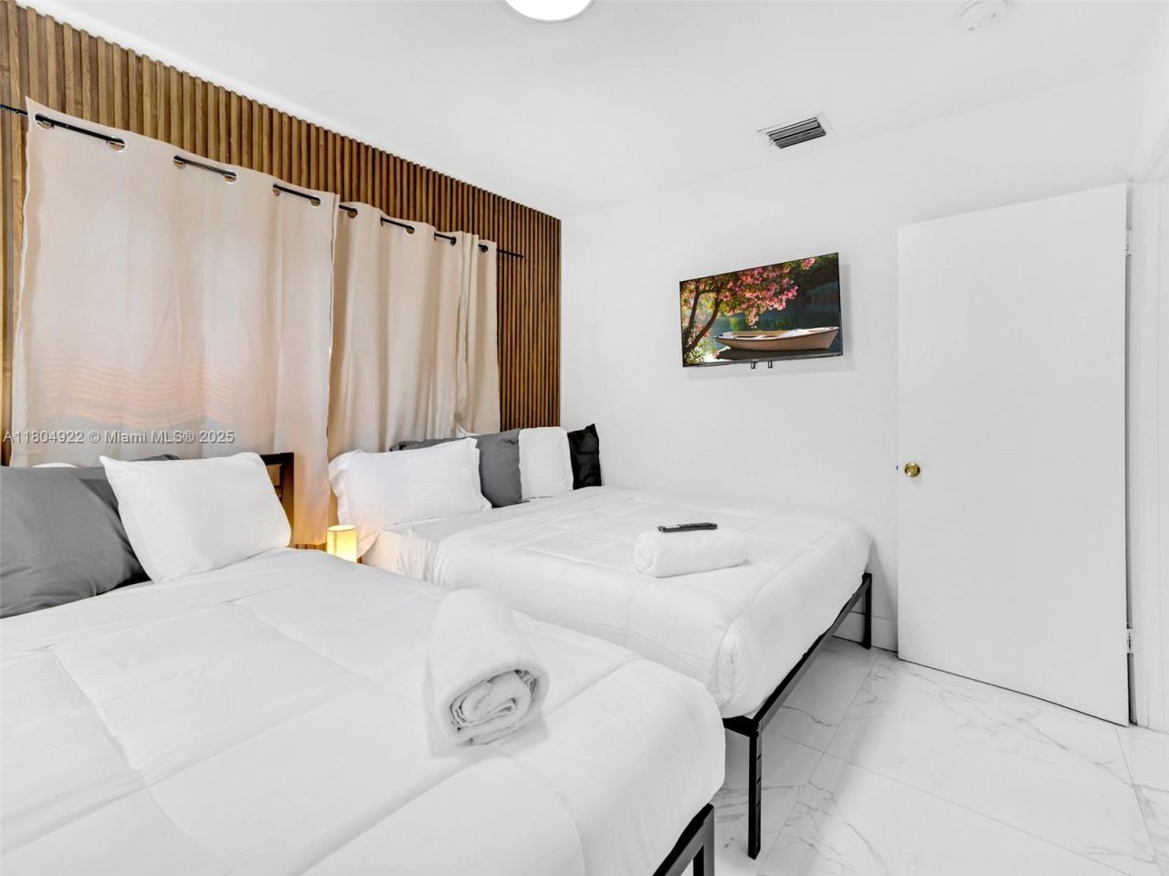 421 W Pembroke Rd, Hallandale Beach, FL 33009 Photo