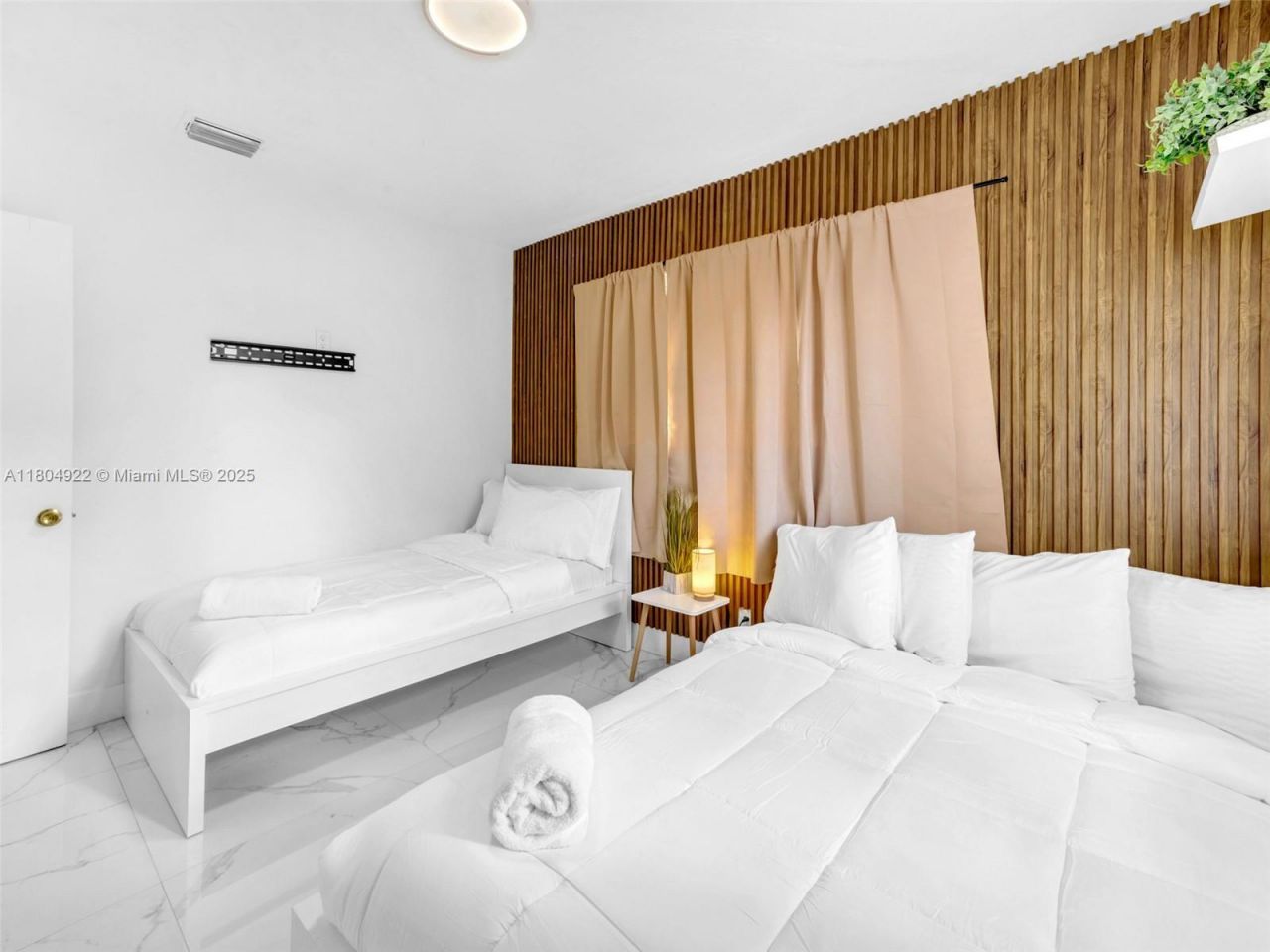 421 W Pembroke Rd, Hallandale Beach, FL 33009 Photo