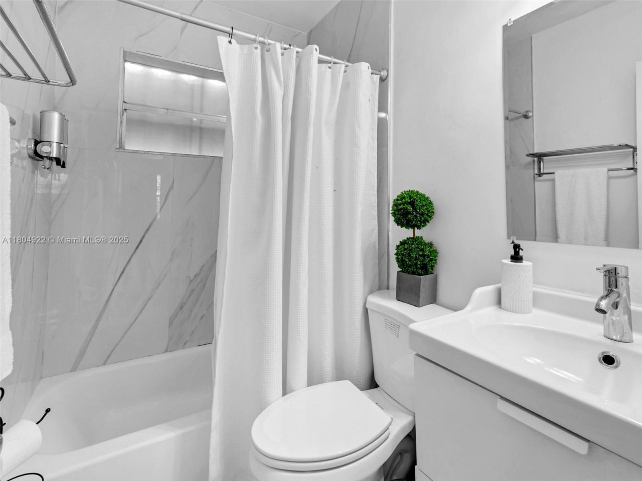 421 W Pembroke Rd, Hallandale Beach, FL 33009 Photo