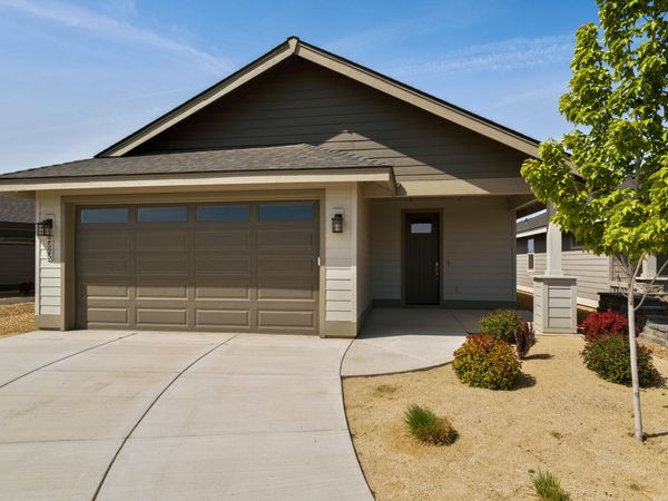 2525 NW Redwood Circle, Unit 18, Redmond, OR 97756