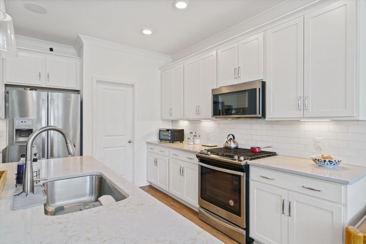 101 Caleb Court Photo 9