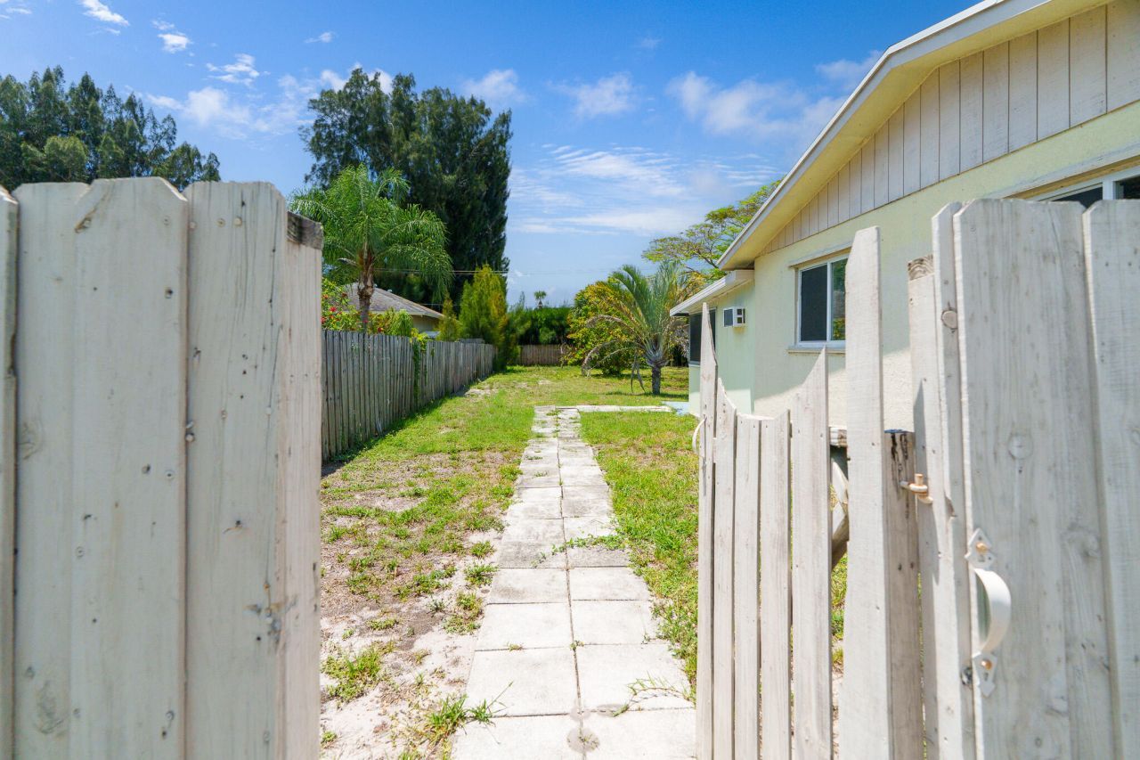 3180 Carol Avenue, Palm Springs, FL 33461 Photo