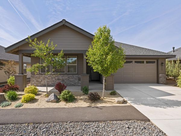 2366 NW Redwood Avenue, Unit 11, Redmond, OR 97756