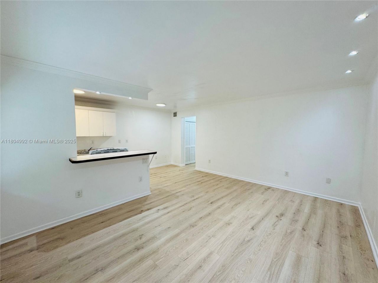 65 Washington Ave, Unit 3, Miami Beach, FL 33139 Photo