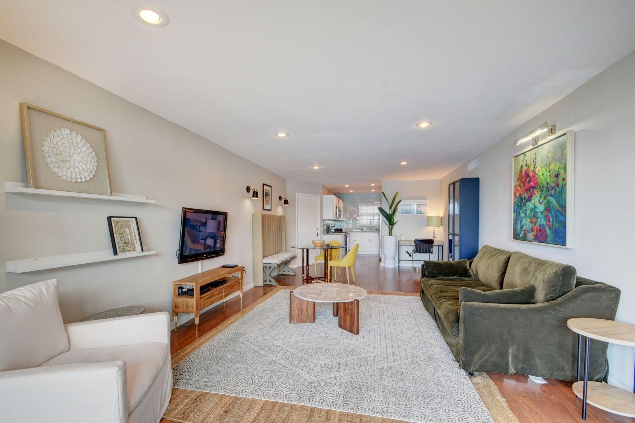 410 Wilma Circle, Unit 204, Riviera Beach, FL 33404 Photo