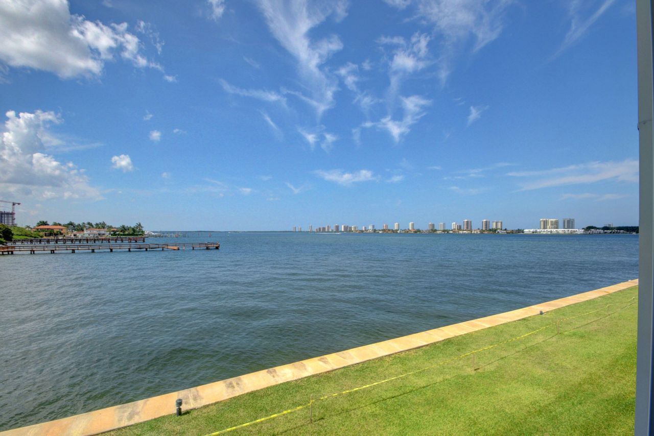 410 Wilma Circle, Unit 204, Riviera Beach, FL 33404 Photo