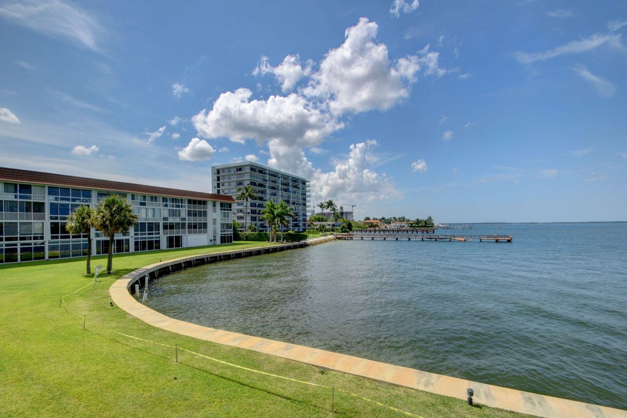 410 Wilma Circle, Unit 204, Riviera Beach, FL 33404 Photo