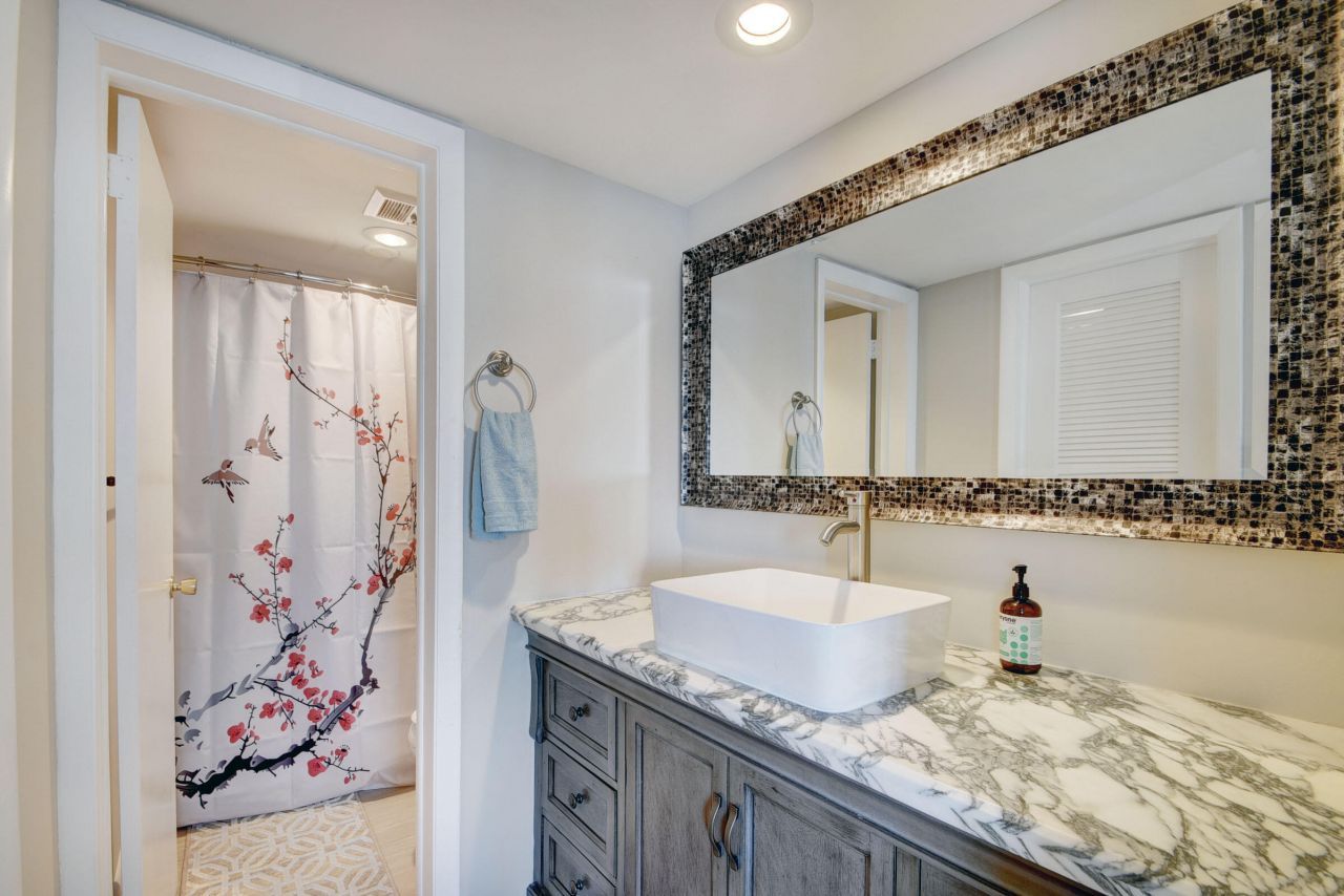 410 Wilma Circle, Unit 204, Riviera Beach, FL 33404 Photo