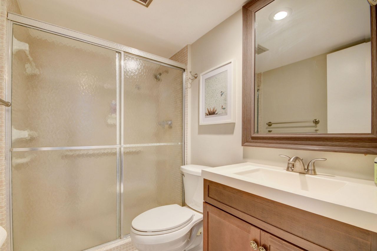 410 Wilma Circle, Unit 204, Riviera Beach, FL 33404 Photo