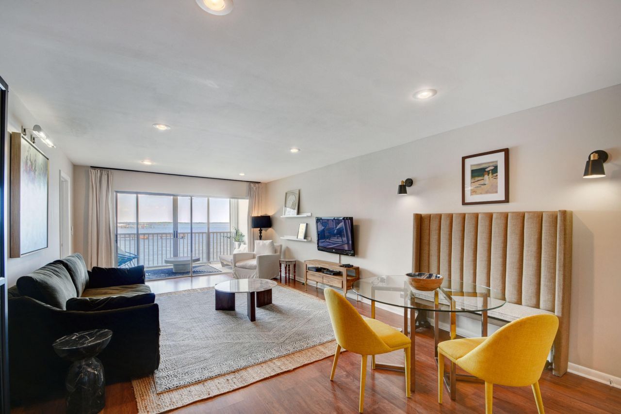 410 Wilma Circle, Unit 204, Riviera Beach, FL 33404 Photo