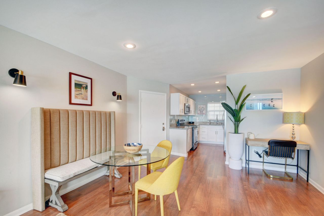 410 Wilma Circle, Unit 204, Riviera Beach, FL 33404 Photo