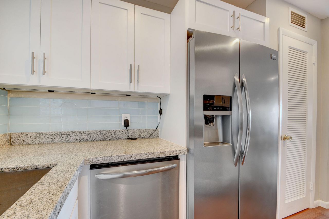 410 Wilma Circle, Unit 204, Riviera Beach, FL 33404 Photo