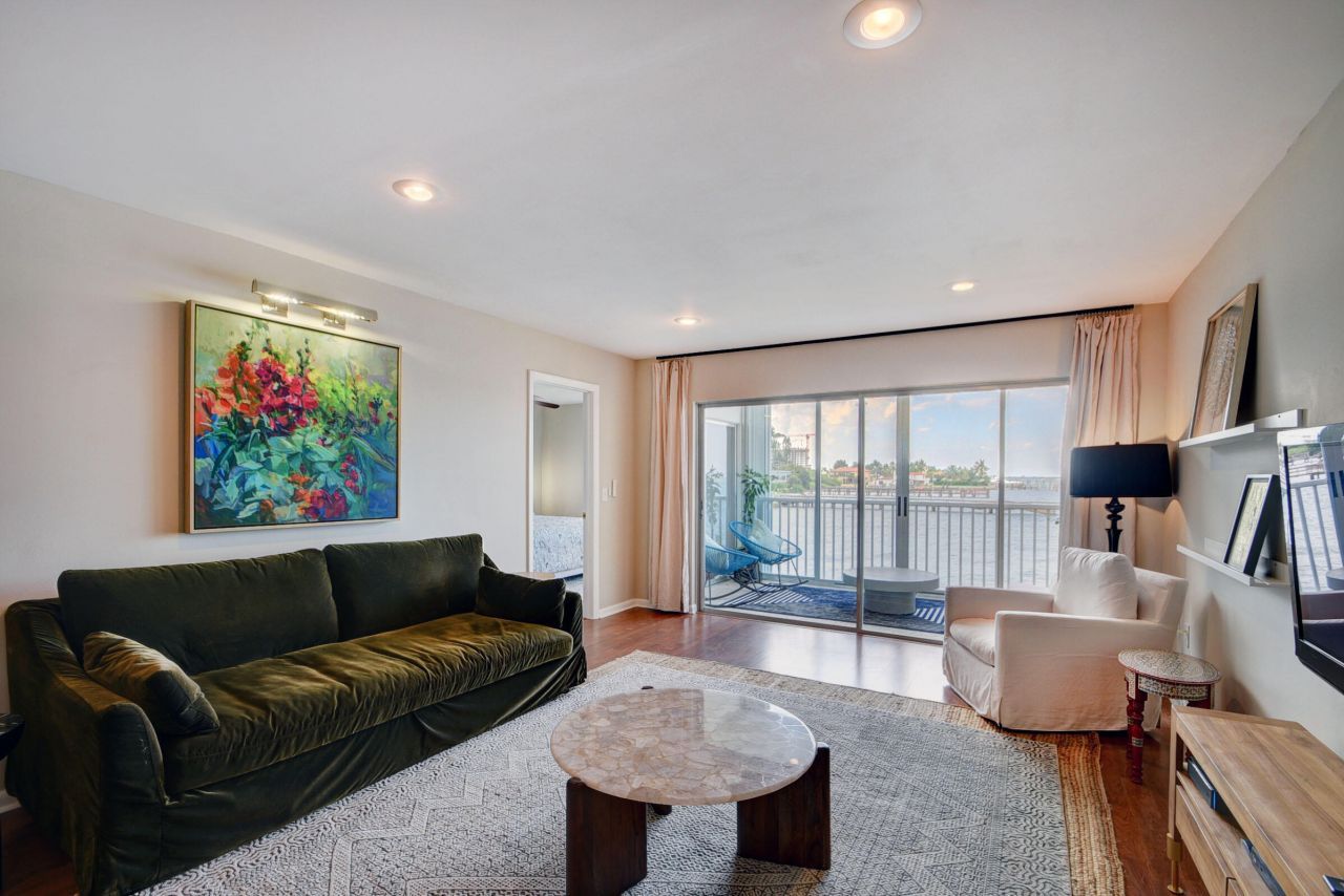 410 Wilma Circle, Unit 204, Riviera Beach, FL 33404 Photo