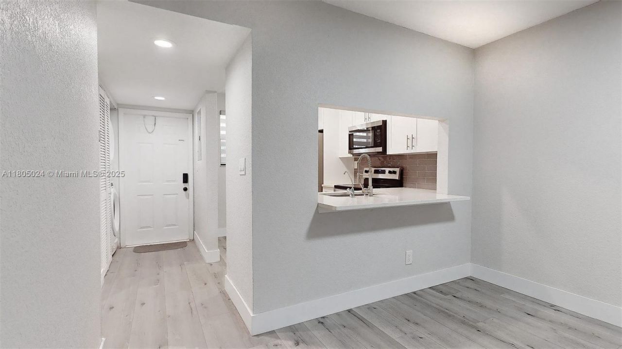 15805 W Waterside Cir, Unit 202, Sunrise, FL 33326 Photo