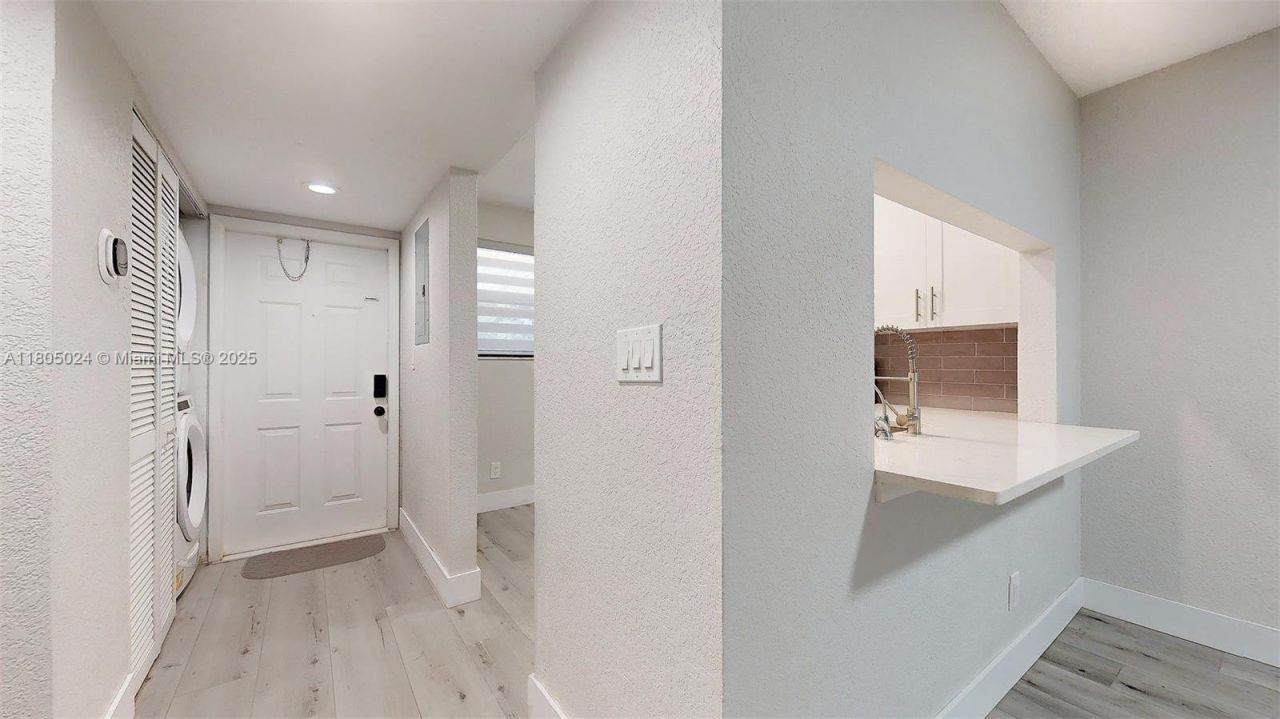 15805 W Waterside Cir, Unit 202, Sunrise, FL 33326 Photo