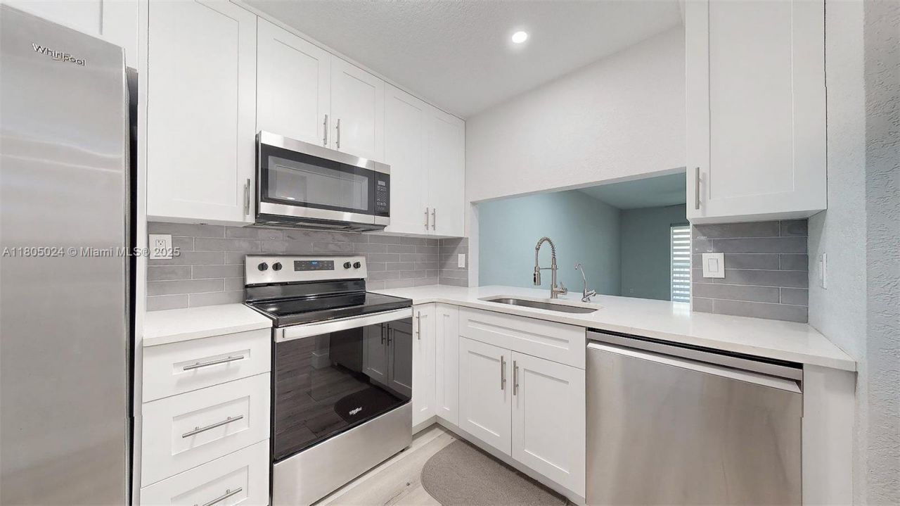 15805 W Waterside Cir, Unit 202, Sunrise, FL 33326 Photo