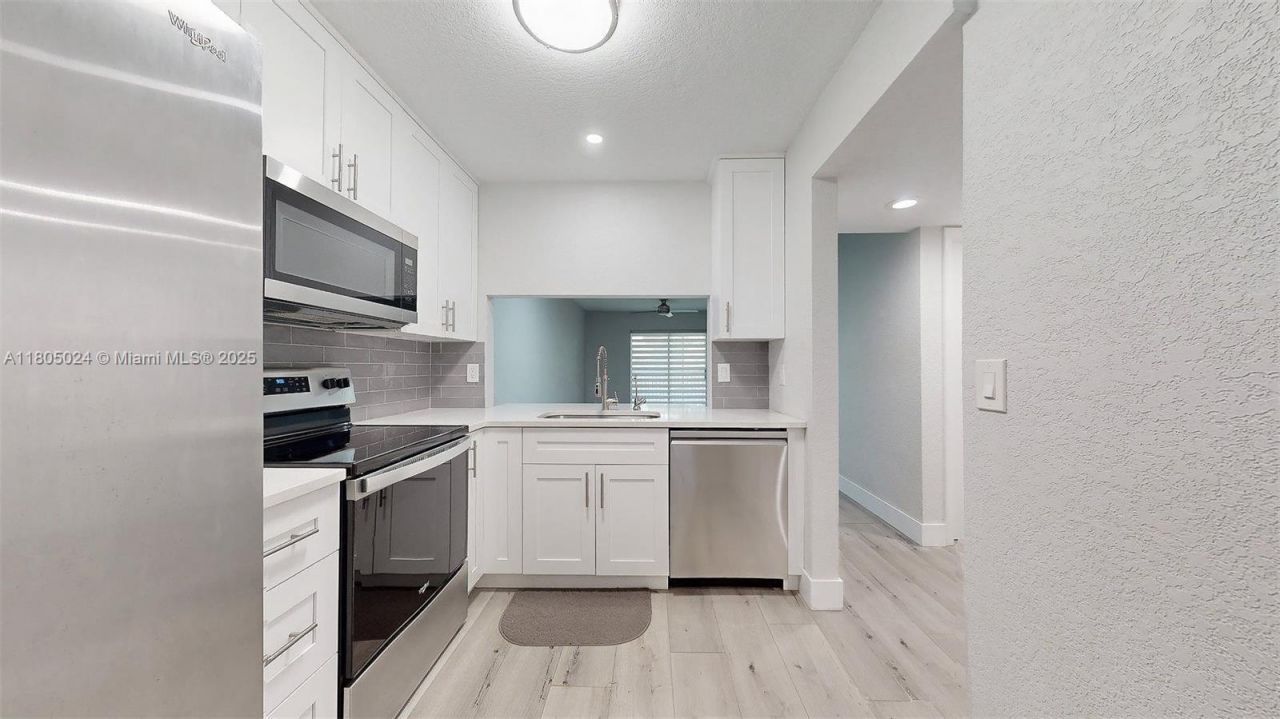 15805 W Waterside Cir, Unit 202, Sunrise, FL 33326 Photo