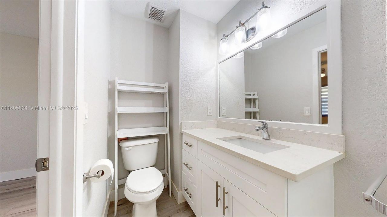 15805 W Waterside Cir, Unit 202, Sunrise, FL 33326 Photo