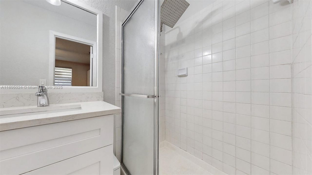 15805 W Waterside Cir, Unit 202, Sunrise, FL 33326 Photo