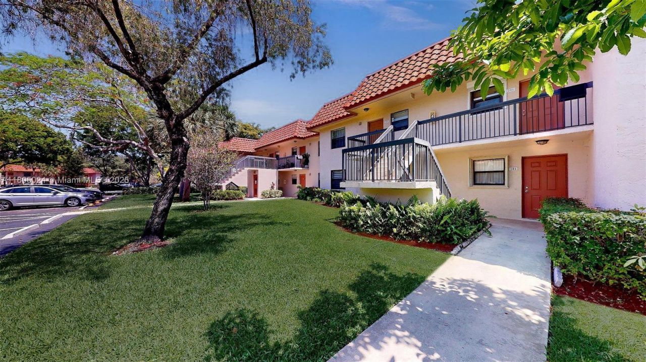 15805 W Waterside Cir, Unit 202, Sunrise, FL 33326 Photo