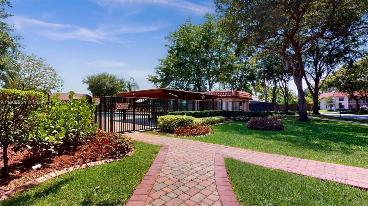 15805 W Waterside Cir, Unit 202, Sunrise, FL 33326 Photo