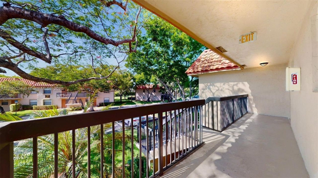 15805 W Waterside Cir, Unit 202, Sunrise, FL 33326 Photo